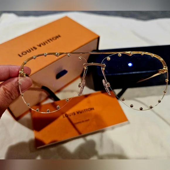 Louis Vuitton | Accessories | Louis Vuitton The Party  display picture 3